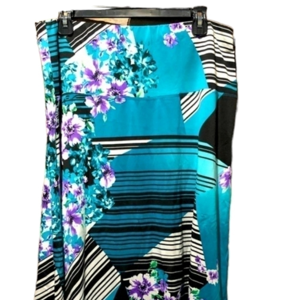 N touch size large skirt. Bright, colorful, long skirt